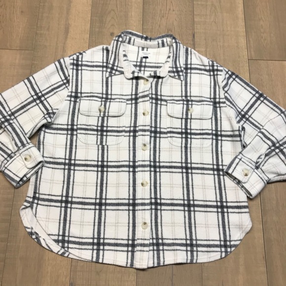 American Eagle Outfitters Jackets & Blazers - American Eagle Shacket Button Up Shirt Jacket Womens Size‎ XL White Plaid Barn